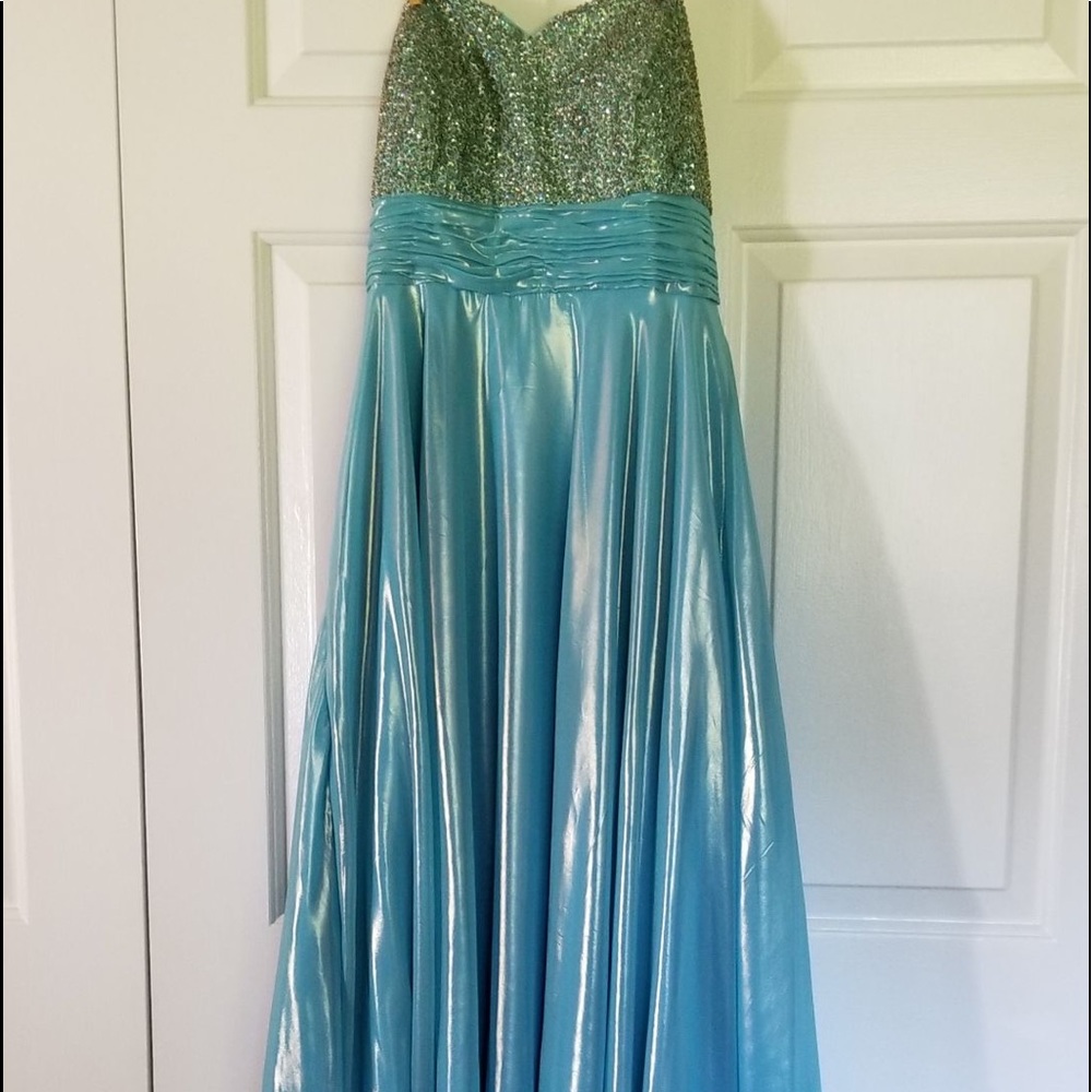Floor length formal dress strapless